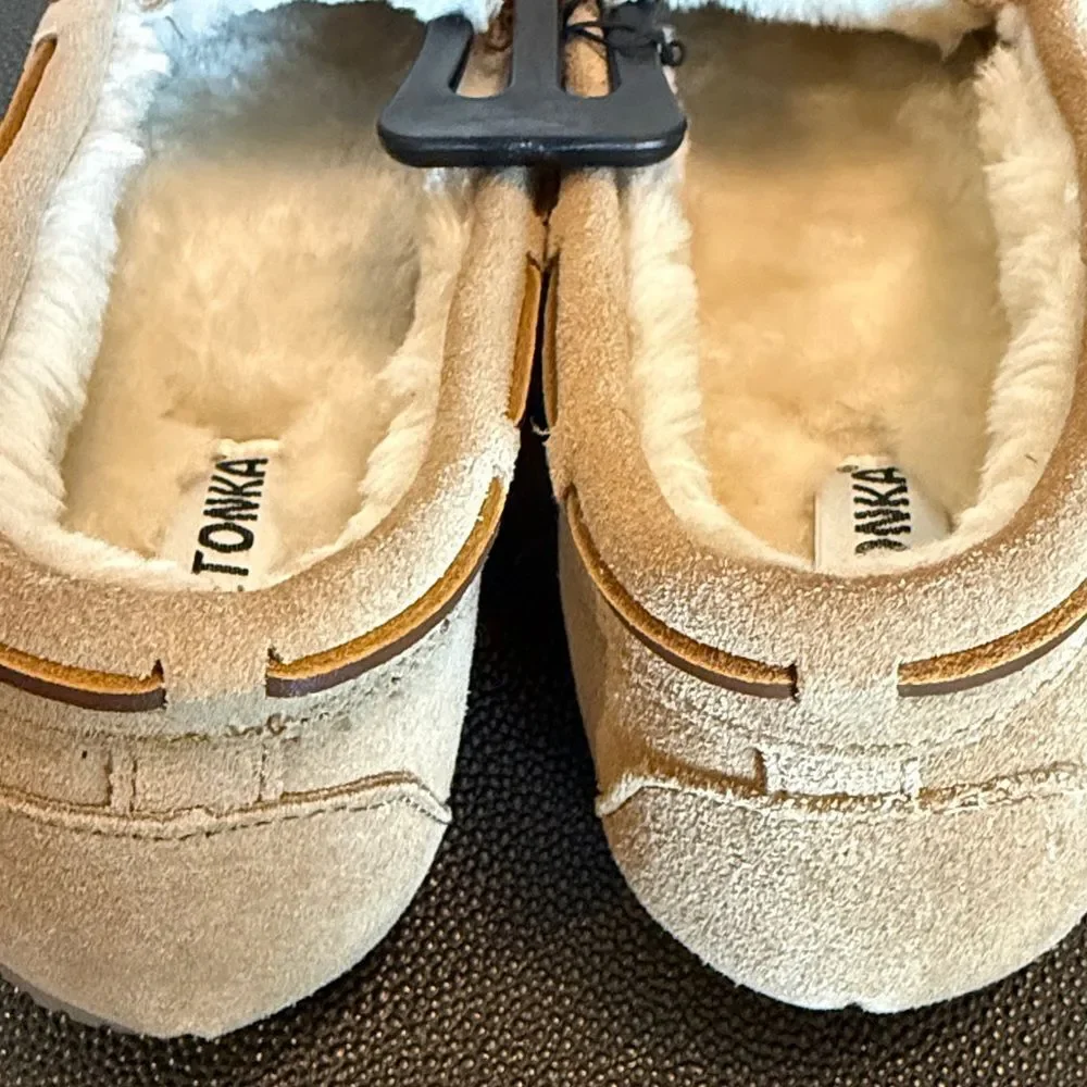 NWT Minnetonka Petra Trapper suede slippers tan